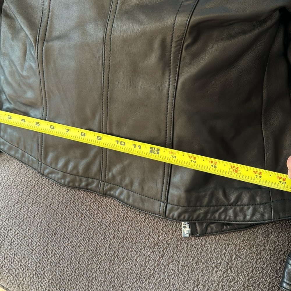 Leather jacket - Picture 7 of 9